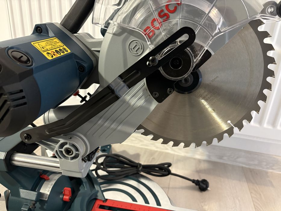 Fierastrau circular stationar BOSCH GCM 254 D Profesional