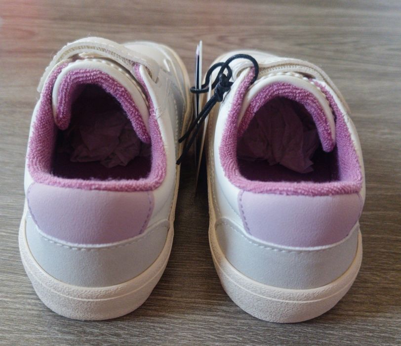 Нови детски боси обувки