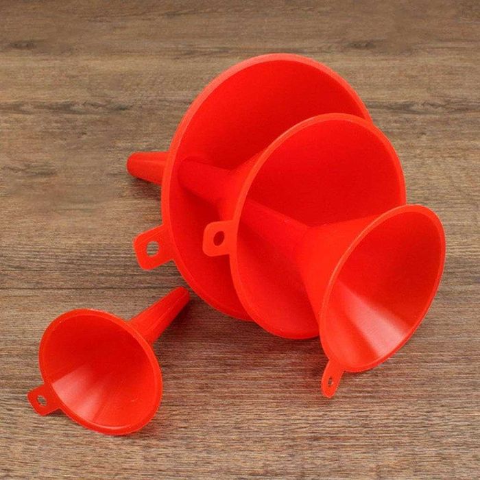 Комплект 4 броя пластмасови фунии - различни размери за течности