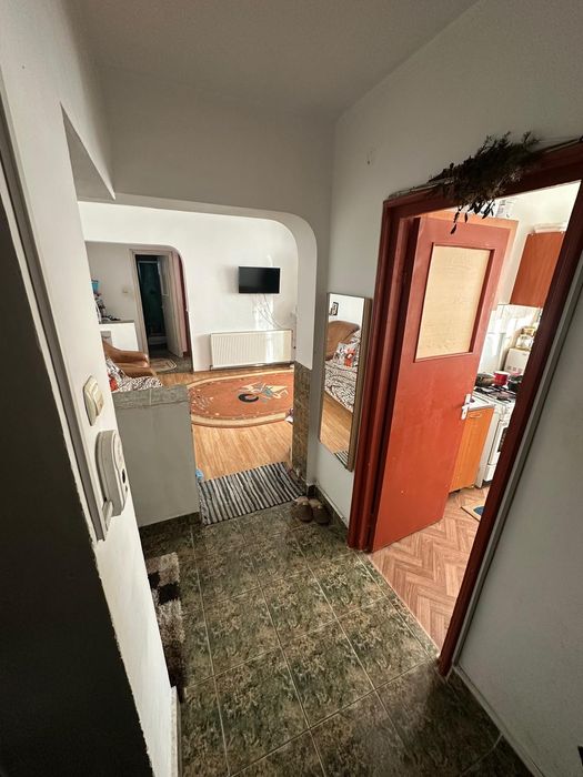 Vând apartament 2 came in centrul  orașului Pitești