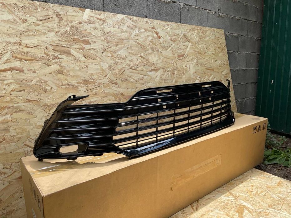 Решетка в бампер на Камри 75 Евро/ЛЕ(Оригинал)