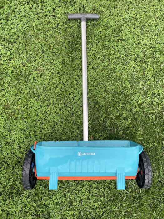 Dispozitiv de imprastiere Gardena Classic 300, 10 l, 45 cm