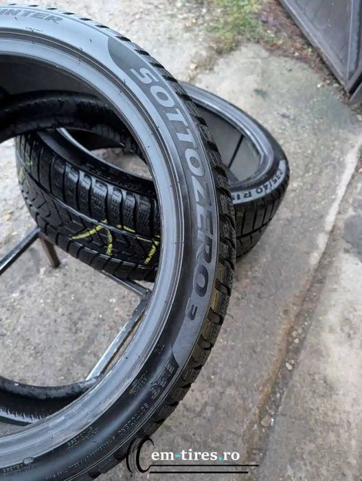 SET 2 Anvelope Iarna 235/40 R19 PIRELLI Sottozero 3 Elect 96V - PNCS