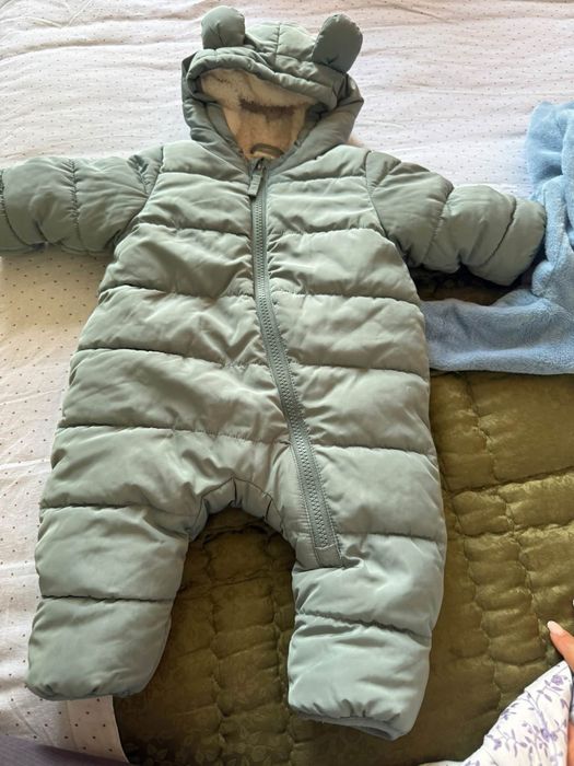 Продавам дрехи за бебе момче 0-6 размер на марките lcwaikiki,H&M,next  Цена:50€