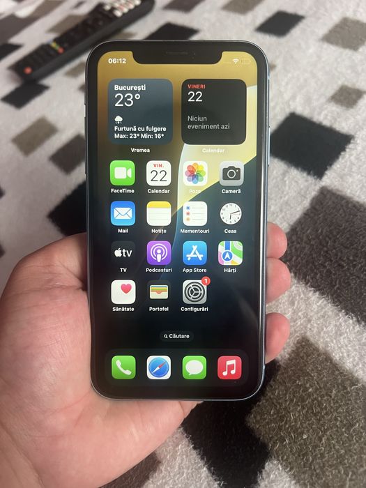 Vand iphone Xr  detali la telefon