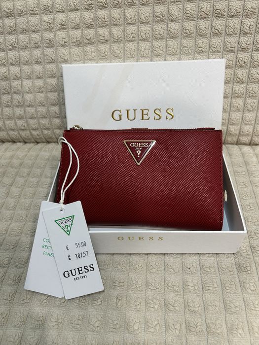 Червено дамско протмоне