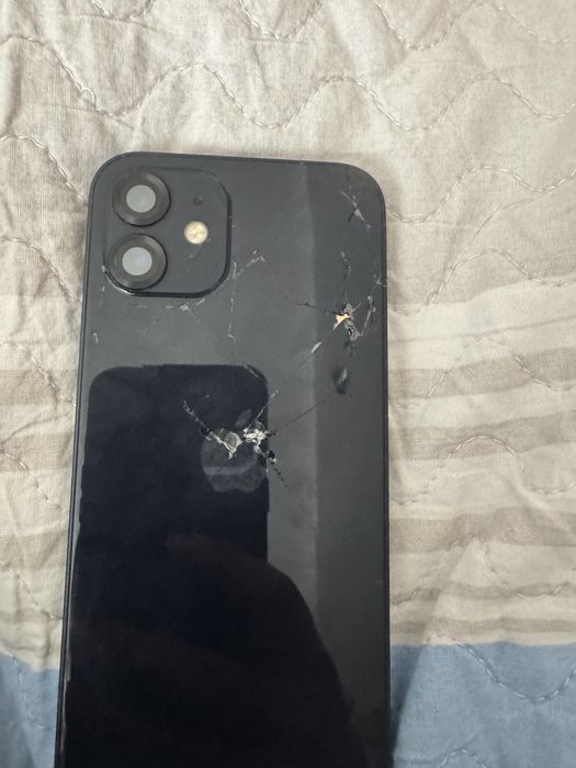 Продам айфон 12 черный