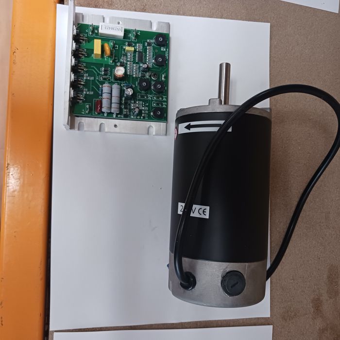 Резервни части за малък струг и фреза. Дв. и ел. платки за управление.