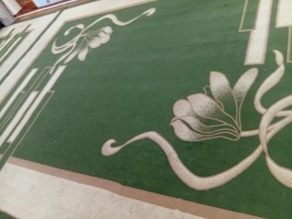 Продам ковры пачти новый