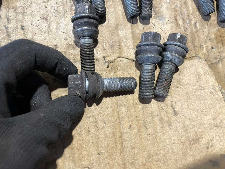 Продавам Болтове /Секретни за Джанти Porsche Cayenne М14х1.50х19