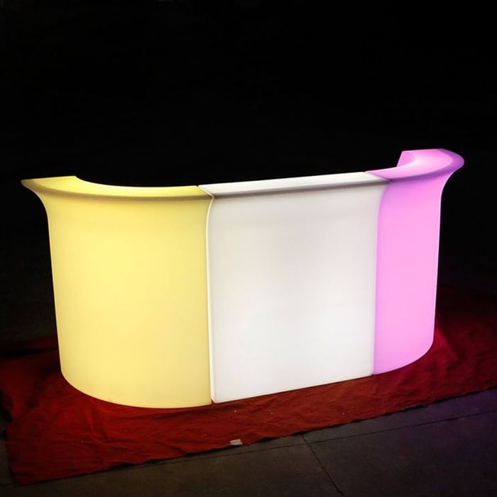 Светещ бар под наем