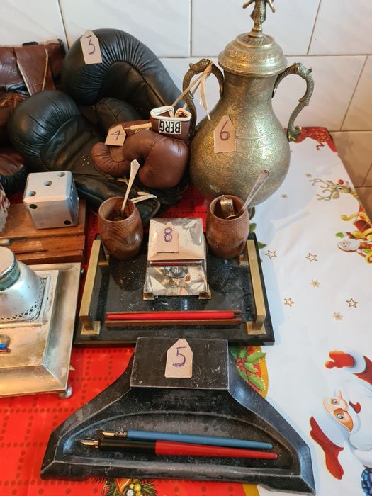 Bastonul ajutator din lemn si alte obiecte vechi