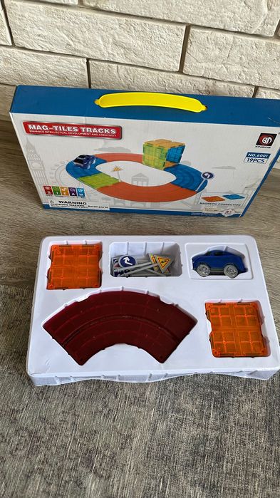 Детская машинка на рельсах