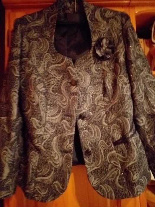 Costum din 3 piese marimea 40