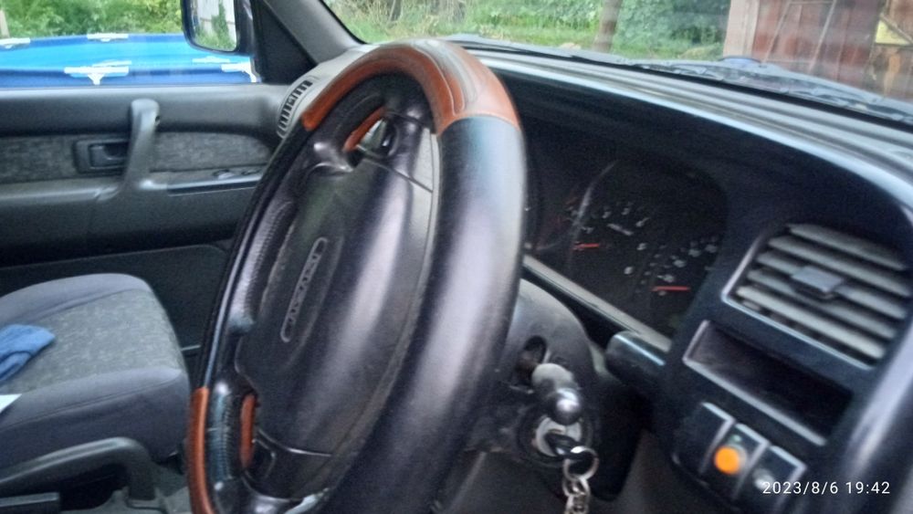 Автомобиль Isuzu trooper