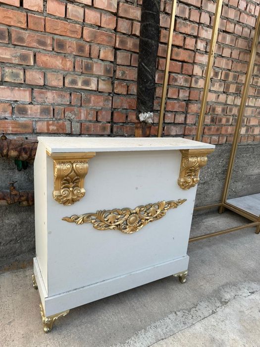 Стенды для одежды и лаундж