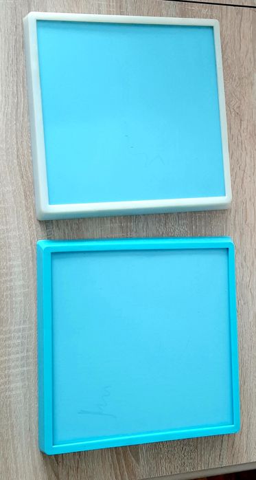 Две магнитни масички  и нови играчки