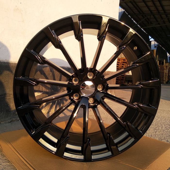 Audi - модель R20 Gloss Black