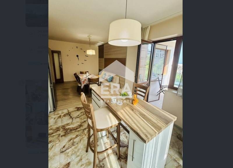 Дава се под наем Тристаен апартамент в к.к. Св.Св. Константин и Елена - 90 кв.м за 700 € - Снимка #1