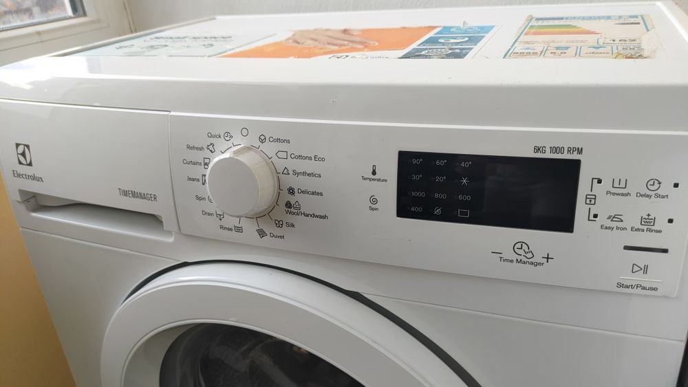 Продавам пералня Electrolux