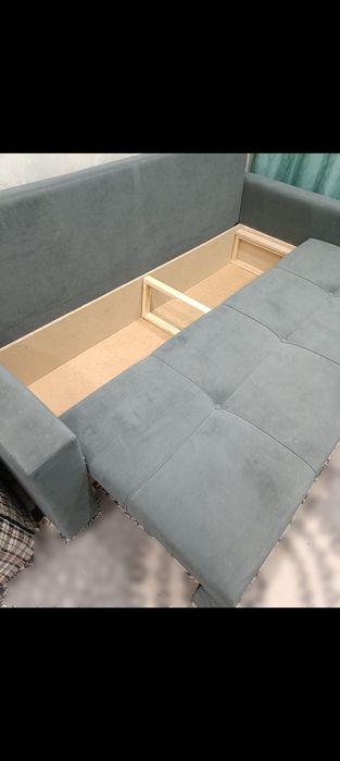 Диван с подушками почти новый