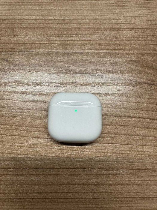 Продаю новые наушники Airpods 4 с шумоизоляцией (оригинал)