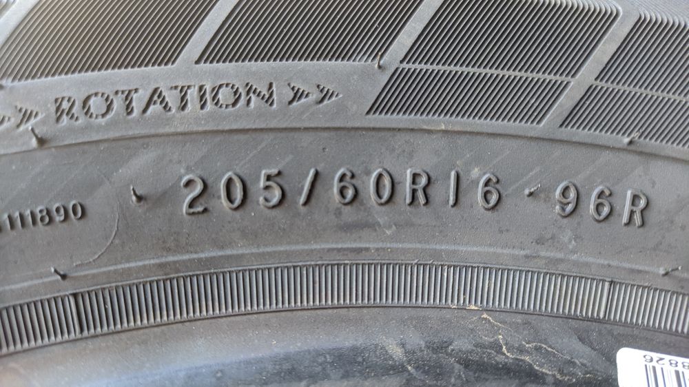 205/60R16 Triangle PL01