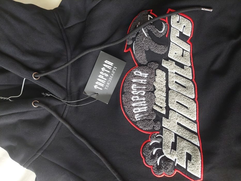 Vând sau schimb hanorac trapstar shooters negru