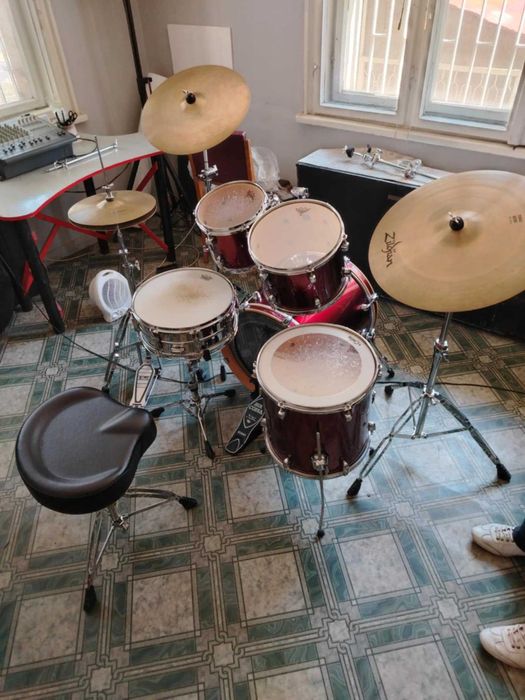 Продавам
Професионален Комплект барабани Mapex Meridian Birch