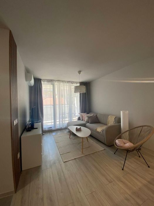 Дава се под наем Двустаен апартамент в Варна, Център - 60 кв.м за 613 € - Снимка #2