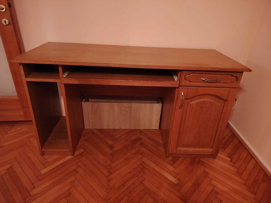 Vand mobilă lemn masiv tot ce se vede in poze la 500 lei