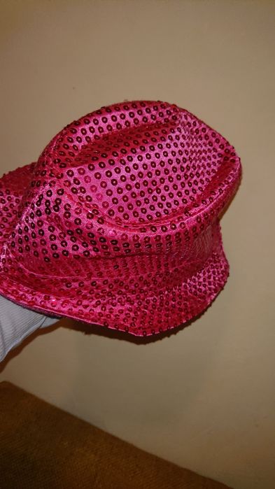 Pălărie roz cu paiete