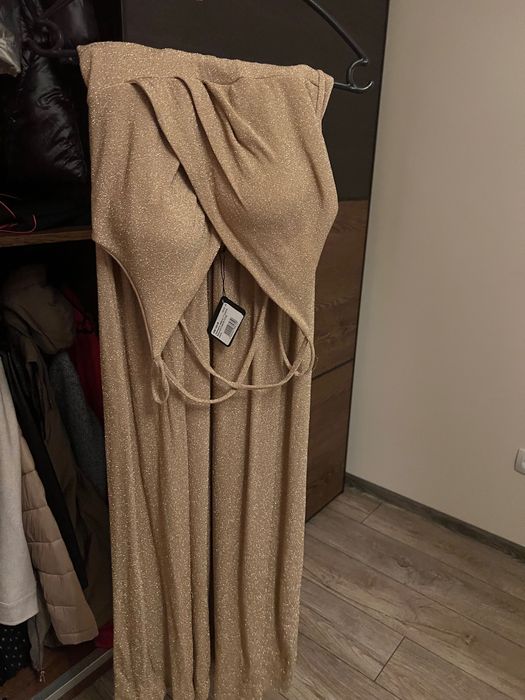 НОВА С ЕТИКЕТ !! Yoncy  - официална дълга златна рокля