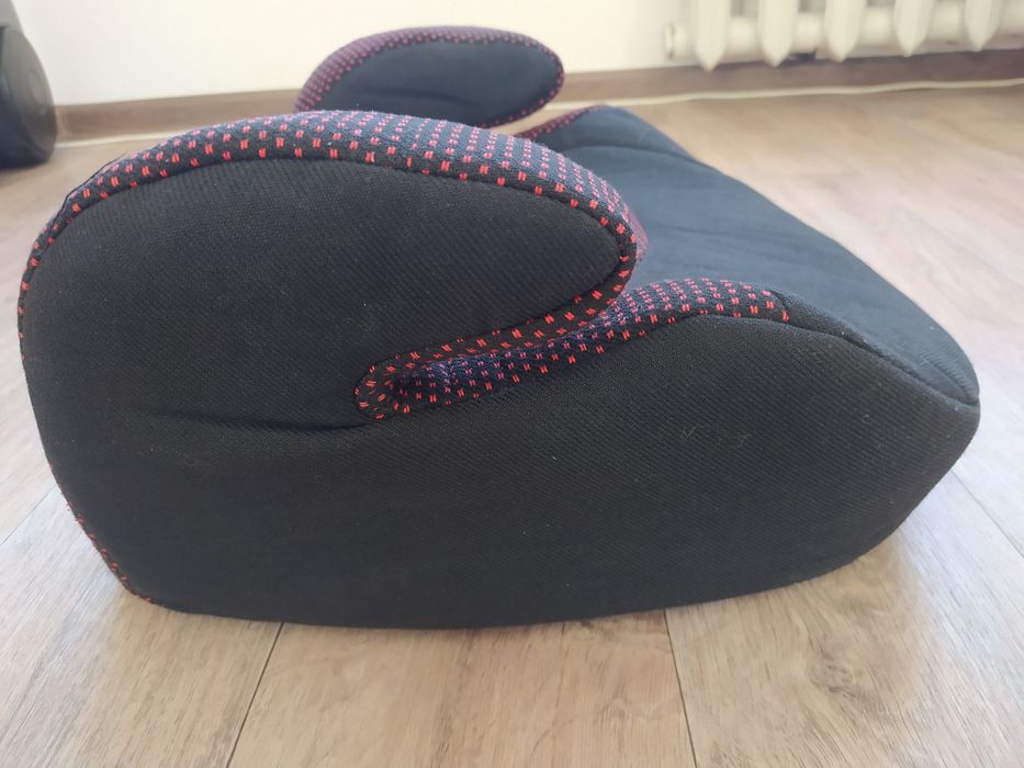 Продам сиденье детское Бустер