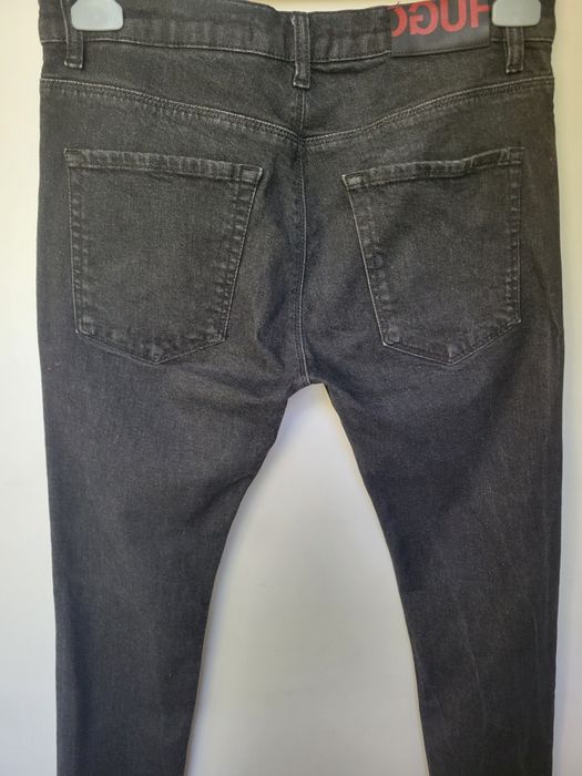 Blugi noi cu eticheta Hugo Boss marimea 32 da merg la S
