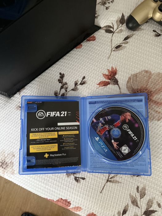 Sony Playstation 4 1TB + controller + joc