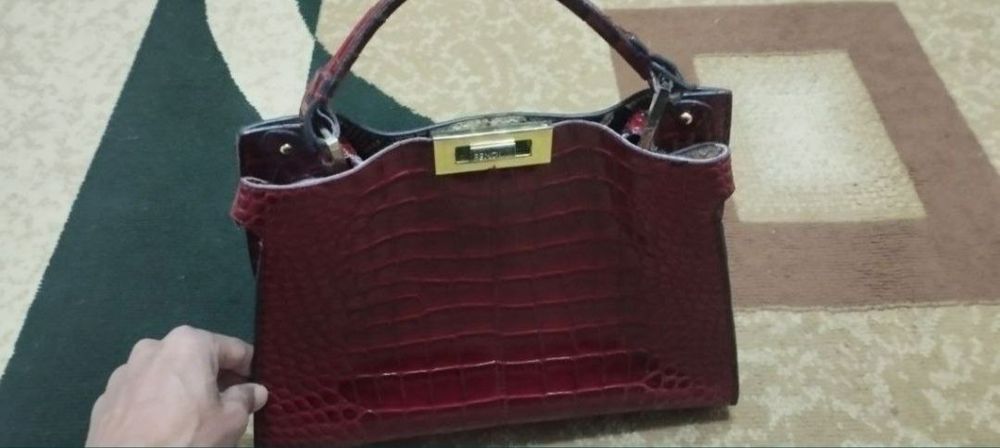 Продаётся оригинальные сумки FENDI и CHANEL