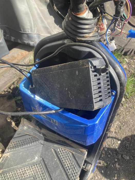 Продам электорскутер ск8 синий