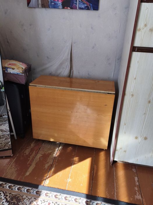 Зеркало тумбочка и камоды