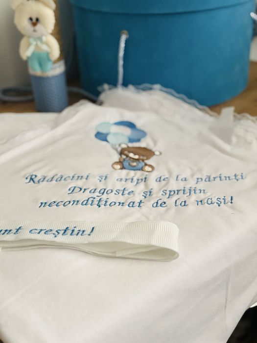 Trusou brodat pentru botez
