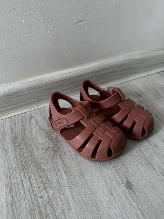 Детски обувки на марките Adidas, Nike и Igor.