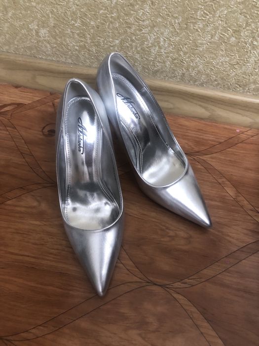 Продам женские туфли