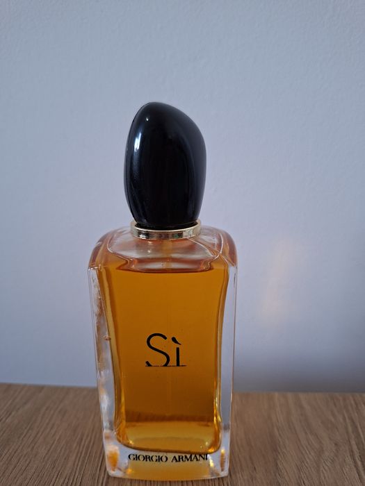 Giorgio Armani Sì parfum femei nou