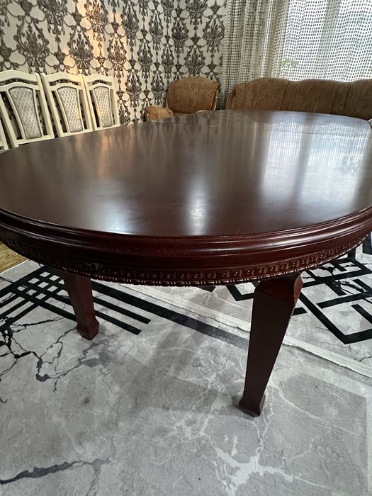 Стол в хорошем состоянии