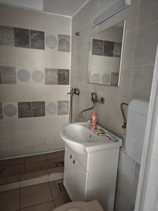 Închiriez apartament