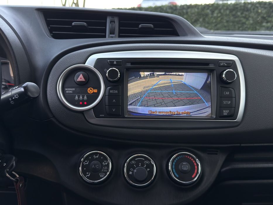 Продавам Toyota Yaris  2013г