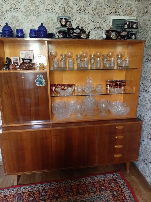 Продам сервант б/у