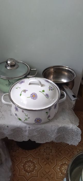 продам кастрюли эмалированные