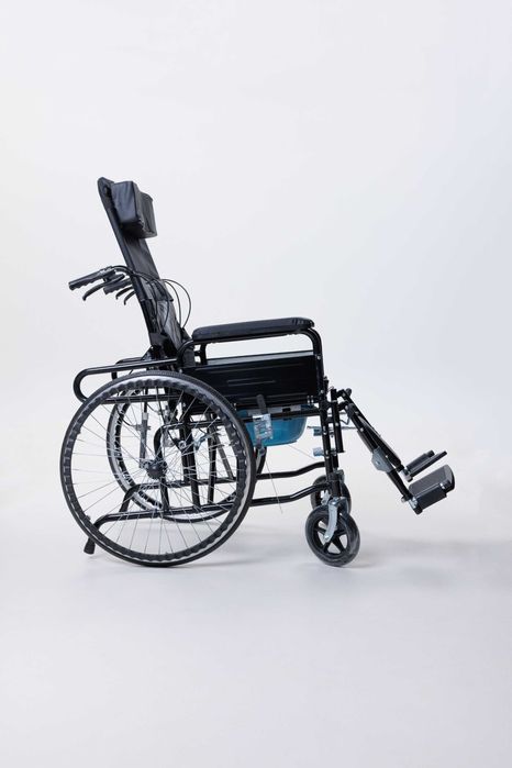 Кресло-коляска для инвалидов (с ведром для гигиенических нужд)