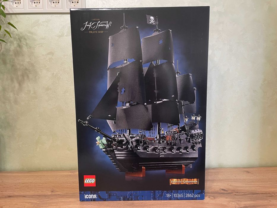 Lego: Пиратский корабль капитана Джека Воробья (Icons 10365)